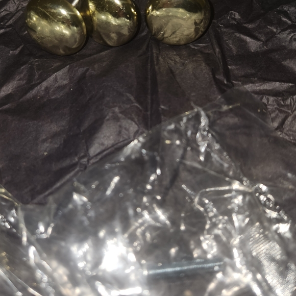 8 drawer knobs - Picture 5 of 7